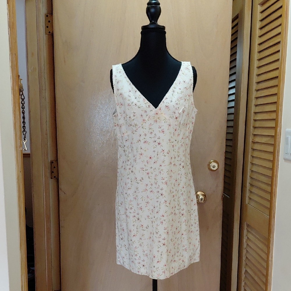 Sleeveless Floral V-Neck Slip Dress in Cream VINTAGE